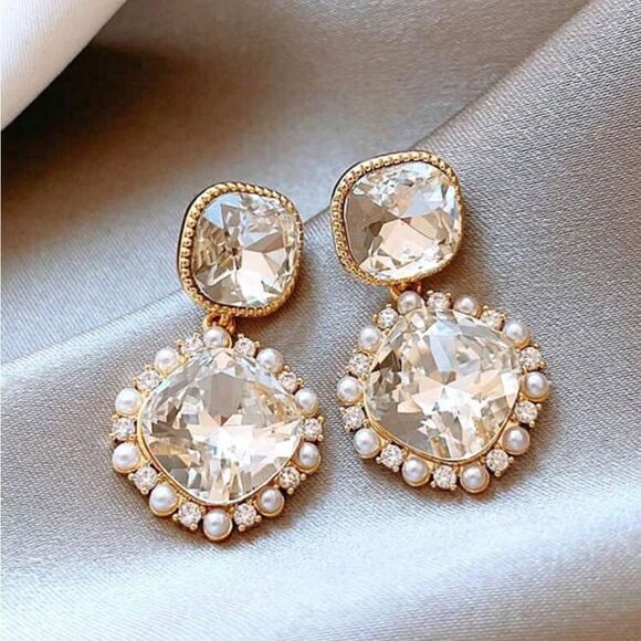 Free People Jewelry - Vintage style drop earrings N728